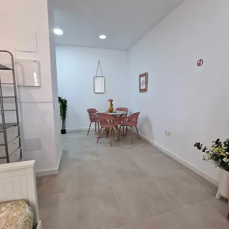 Cathedral District Loft With Full Kitchen Малага