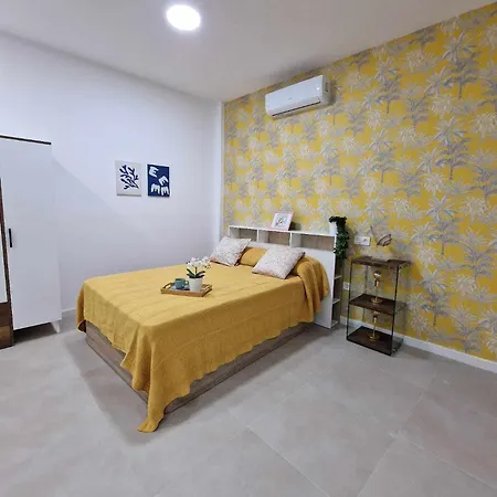 Apartment Cathedral District Loft With Full Kitchen Málaga